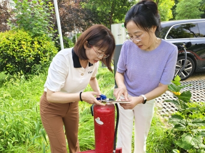 吉總檢查特來電充電樁1_副本.jpg