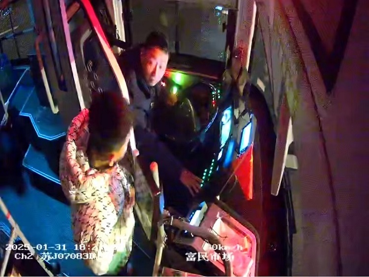 小孩上車.jpg