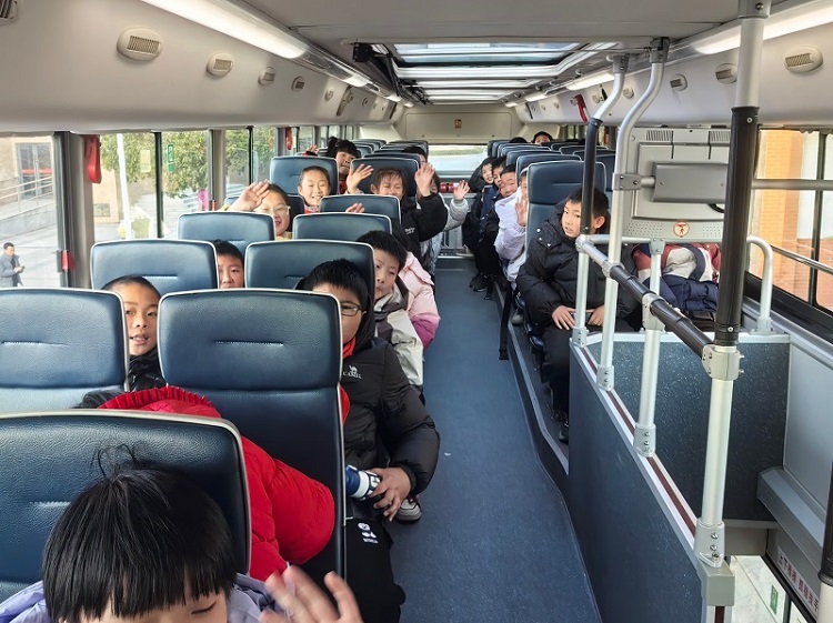車廂內(nèi)小孩照片.jpg
